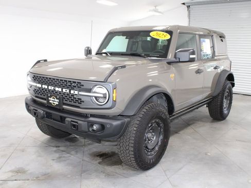 Used 2025 Ford Bronco Badlands AWD/4WD image 4