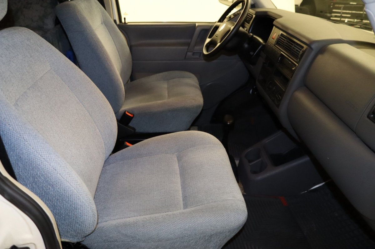Used 2002 Volkswagen Eurovan FWD image 18