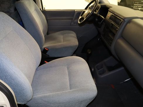 Used 2002 Volkswagen Eurovan FWD image 18