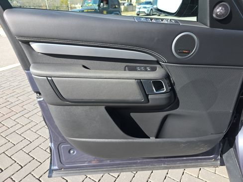 Used 2024 Land Rover Discovery Dynamic SE image 19