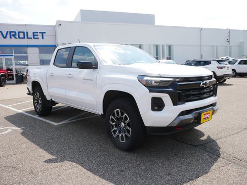 Used 2026 Chevrolet Colorado Z71 w/ Technology Package AWD/4WD image 3