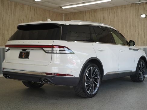 Used 2023 Lincoln Aviator Reserve w/ Equipment Group 201A image 10