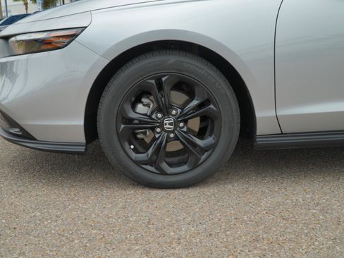 Used 2025 Honda Accord SE image 10