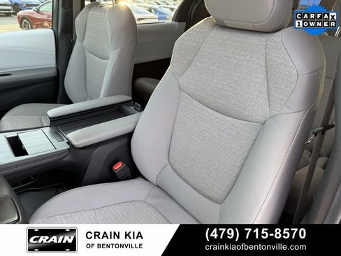 Used 2025 Toyota Sienna LE image 23