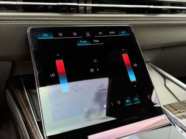Certified 2025 Cadillac Escalade ESV Premium Luxury AWD/4WD image 34