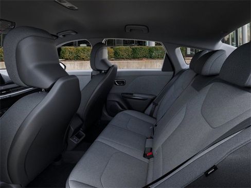 New 2025 Kia K4 LXS image 19