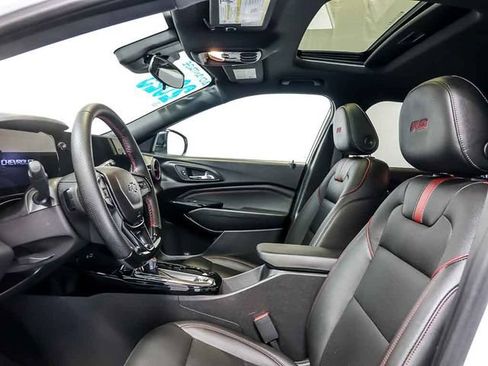 Used 2025 Chevrolet Trax RS w/ Sunroof Package FWD image 13