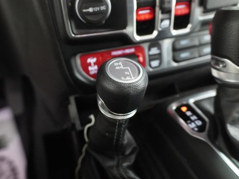 Used 2024 Jeep Wrangler Unlimited Rubicon AWD/4WD image 27