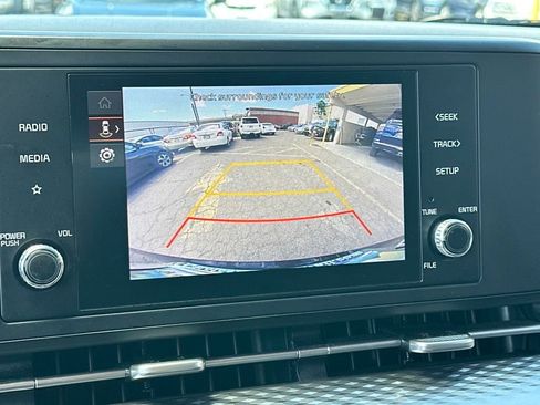 Used 2024 Kia Carnival LX image 17