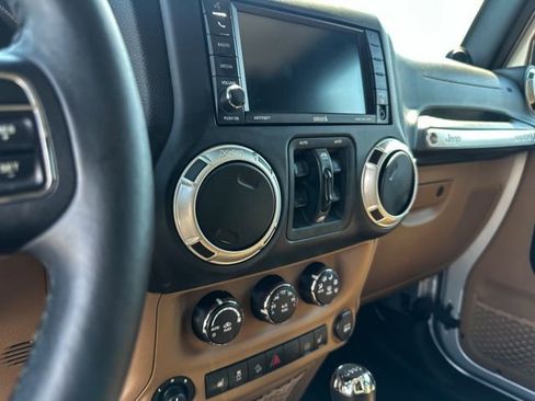 Used 2012 Jeep Wrangler Unlimited Sahara w/ Connectivity Group image 17