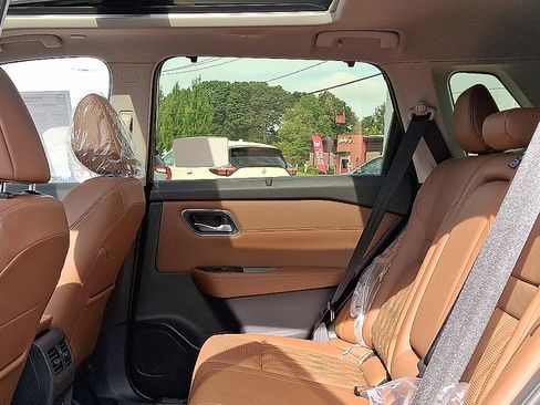 New 2026 Nissan Rogue Platinum w/ Platinum Premium Package image 8