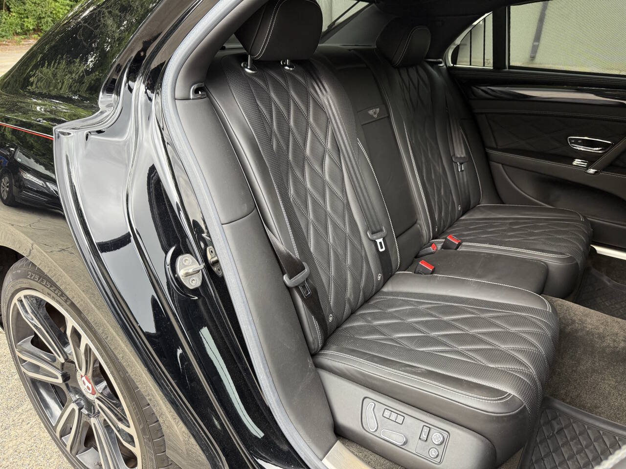 Used 2016 Bentley Flying Spur V8 AWD/4WD image 22