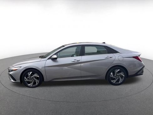 Used 2025 Hyundai Elantra SEL image 9