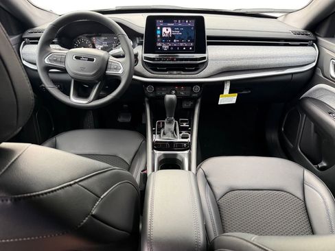 New 2026 Jeep Compass Latitude image 10