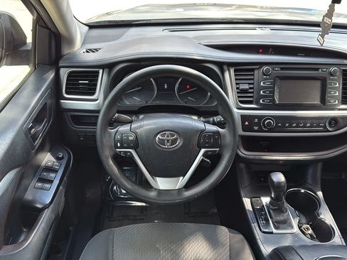 Used 2016 Toyota Highlander LE FWD image 27