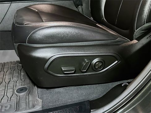 Certified 2024 Jeep Grand Cherokee Limited w/ Black Appearance Package image 10