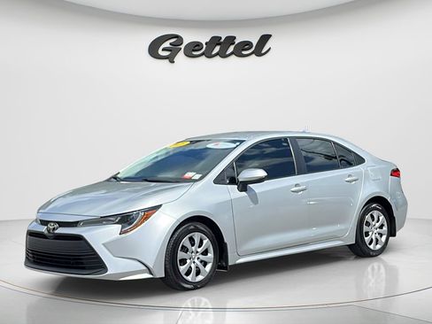 Used 2025 Toyota Corolla LE FWD image 1