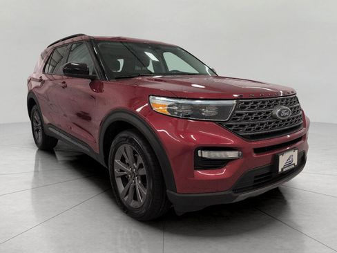 Used 2024 Ford Explorer XLT w/ Equipment Group 202A AWD/4WD image 1
