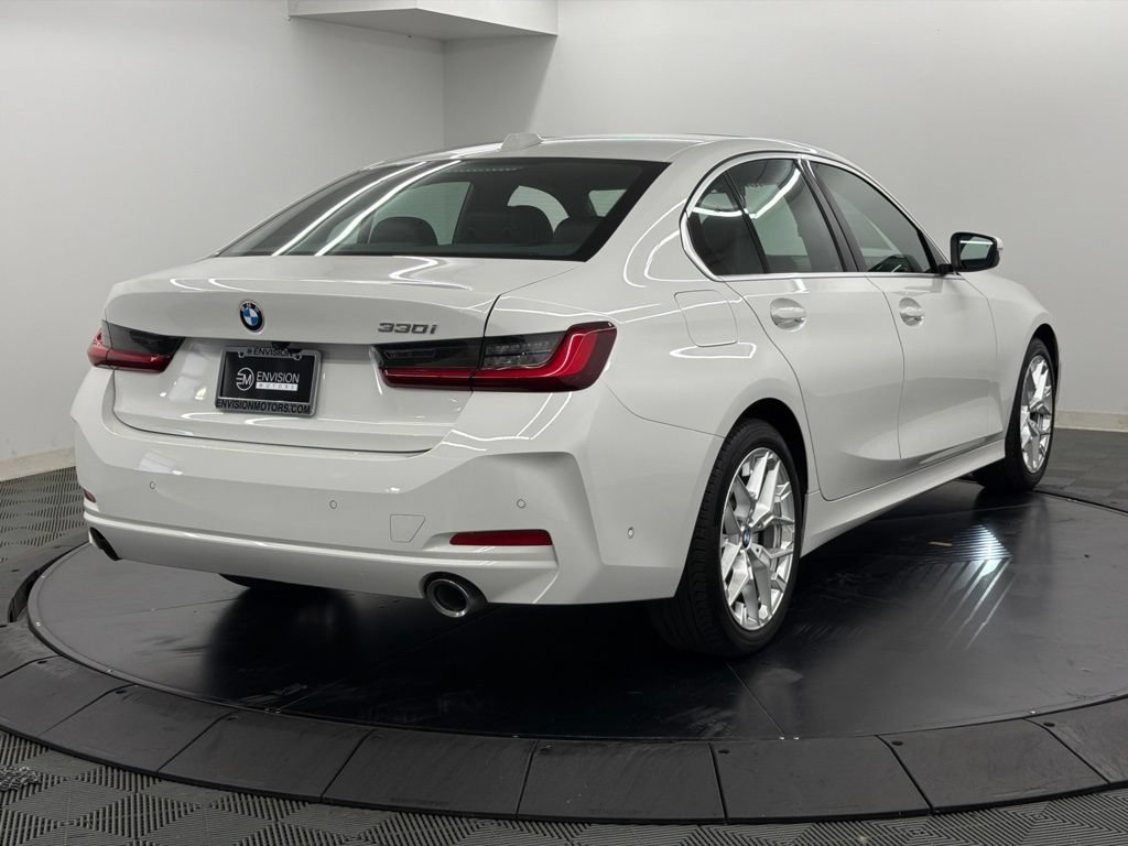 Used 2025 BMW 330i Sedan w/ Parking Assistance Package RWD image 10