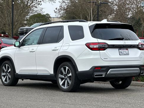 Used 2025 Honda Pilot Elite image 6