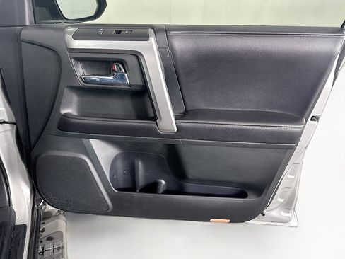 Used 2016 Toyota 4Runner SR5 image 32