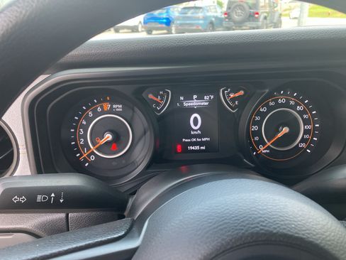 Used 2025 Jeep Gladiator Sport AWD/4WD image 10
