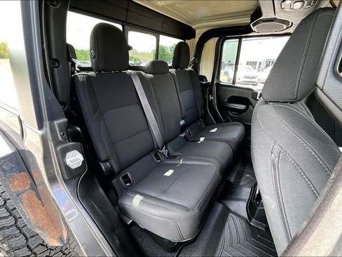 Used 2021 Jeep Gladiator Sport AWD/4WD image 26