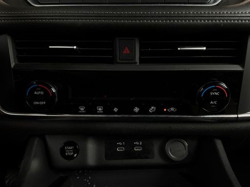 Used 2025 Nissan Rogue SV FWD image 28