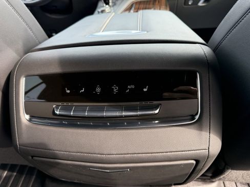 Certified 2023 Cadillac Escalade Premium Luxury image 13