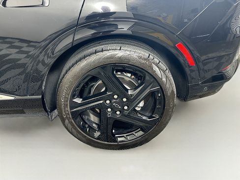 Used 2024 Chevrolet Equinox EV RS FWD image 11