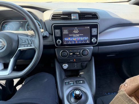 Used 2022 Nissan Leaf S FWD image 9