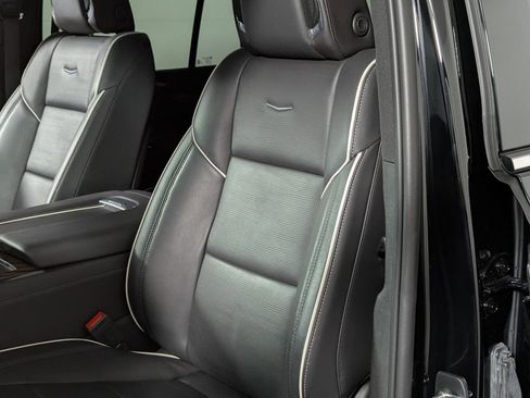 Used 2022 Cadillac Escalade Premium Luxury image 20