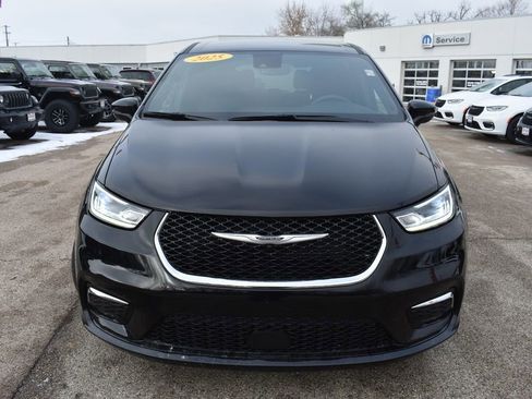 Used 2025 Chrysler Pacifica Select FWD image 11