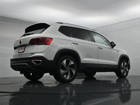 Used 2023 Volkswagen Taos SE AWD/4WD image 37