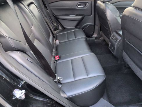 Used 2021 Nissan Rogue SV w/ Premium Package image 19