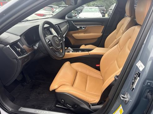 Used 2023 Volvo V90 B6 Cross Country Ultimate AWD/4WD image 3