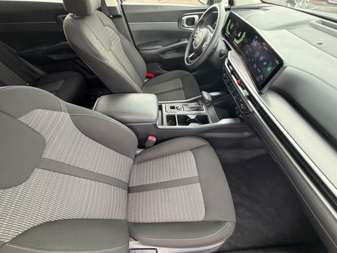 Certified 2025 Kia Sorento LX FWD image 11