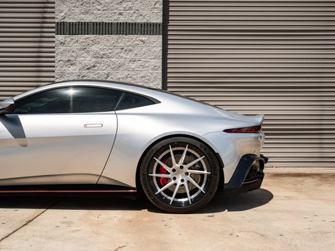 Used 2019 Aston Martin V8 Vantage Coupe RWD image 17