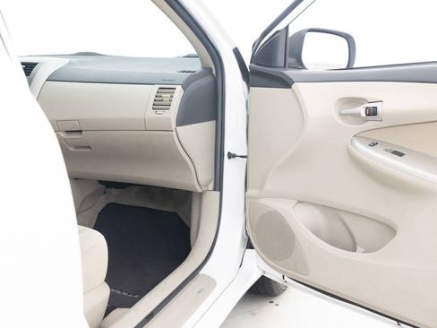 Used 2011 Toyota Corolla LE image 28