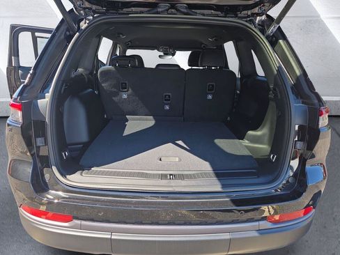 New 2026 Jeep Grand Cherokee Altitude AWD/4WD image 13