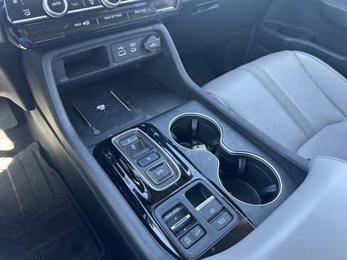 Used 2024 Honda Pilot Touring image 32
