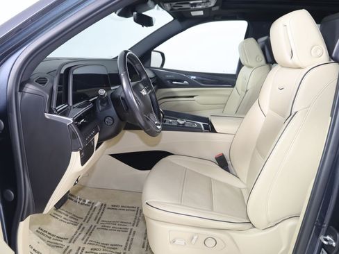 Used 2021 Cadillac Escalade ESV Premium Luxury AWD/4WD image 12