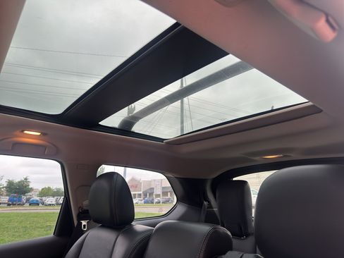 Used 2017 Nissan Pathfinder Platinum w/ Family Entertainment Package FWD image 20