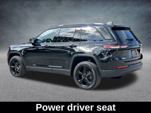 Certified 2024 Jeep Grand Cherokee Altitude image 9