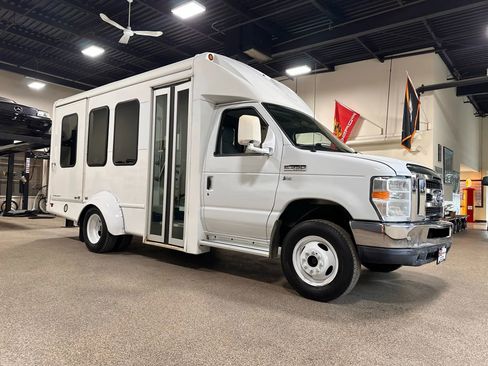 Used 2015 Ford E-350 and Econoline 350 Super Duty image 4