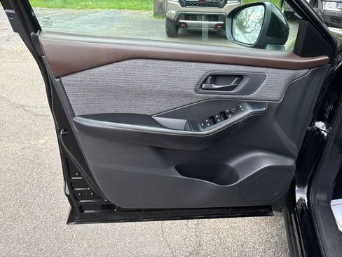 Used 2022 Nissan Rogue S AWD/4WD image 7
