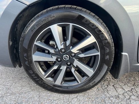 Used 2021 Nissan Versa SV image 25