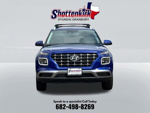 Certified 2025 Hyundai Venue Limited FWD image 2