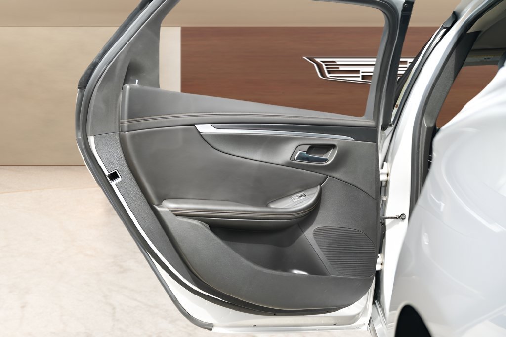Used 2018 Chevrolet Impala LT FWD image 31