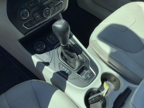 Used 2021 Jeep Cherokee Latitude Lux w/ Trailer Tow Group image 18